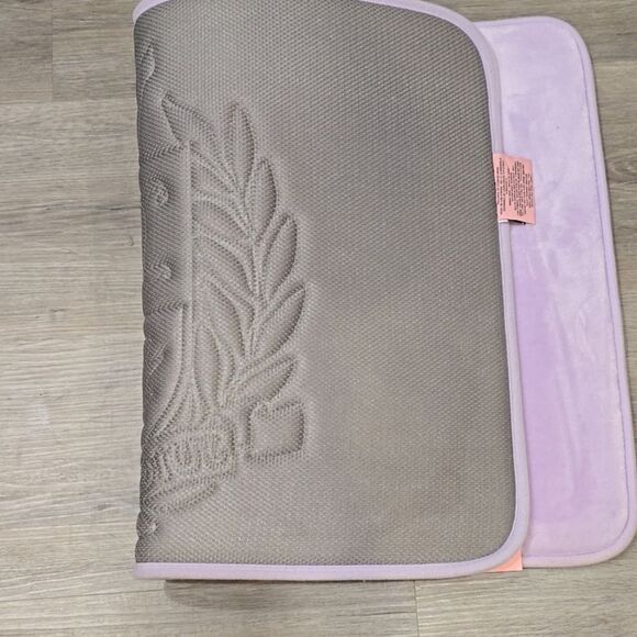 Juicy Couture Home Heritage Scottie Dog Memory Foam Bath Rug - Picture 5 of 5